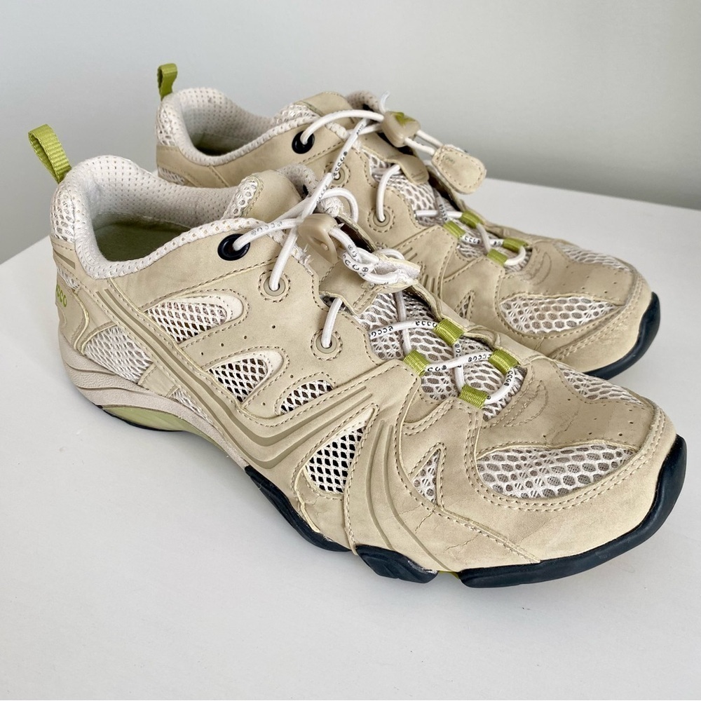 Ecco Cream and Tan Sneakers